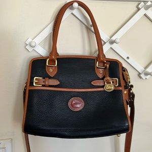 Beautiful almost mint condition Dooney and Bourke bag
